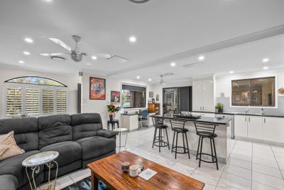 /international/au/4-kyooma-street-hillvue-nsw-151111384/