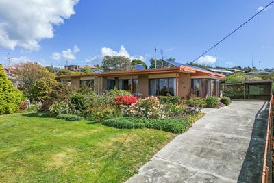 /international/au/22-emma-street-bridport-tas-152428912/