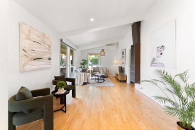 /international/au/13-yanchep-court-taylors-lakes-vic-151046856/