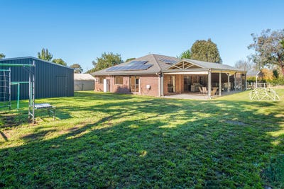 /international/au/34a-metcalfe-drive-romsey-vic-151171780/
