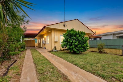 /international/au/1-2-5-corbould-street-mount-isa-qld-152611112/
