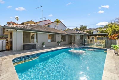 /international/au/8-uniacke-drive-banora-point-nsw-152350136/