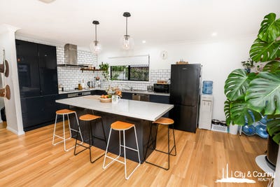 /international/au/35-cook-crescent-mount-isa-qld-151586668/