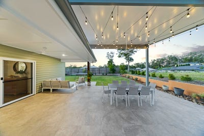 /international/au/14-scarlet-moon-court-southside-qld-151551308/