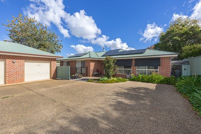 /international/au/370b-lake-albert-road-kooringal-nsw-151129036/