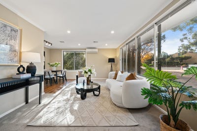 /international/au/8-shearer-place-kambah-act-151333252/