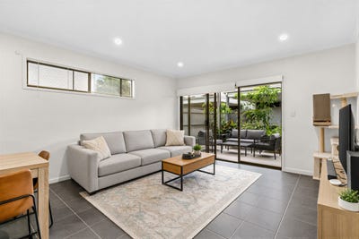 /international/au/12-96-creekwood-avenue-meridan-plains-qld-151540220/