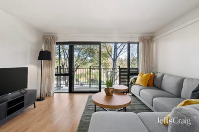 /international/au/8-53-kent-avenue-croydon-vic-151394748/