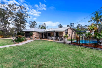 /international/au/16-sunset-court-tinana-qld-152092308/