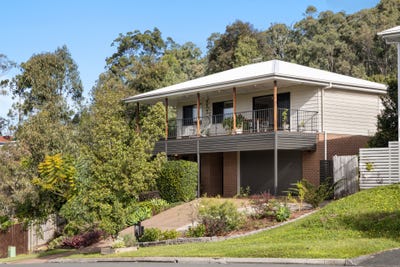 /international/au/21-oakwood-street-pimpama-qld-151648784/