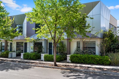/international/au/23-masterdale-court-st-clair-sa-152701876/