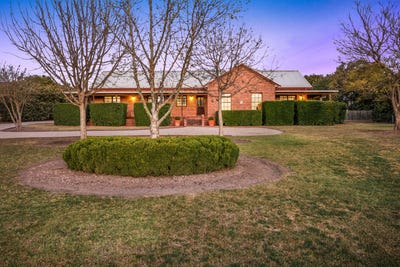 /international/au/16-kilgallin-close-scone-nsw-152592368/