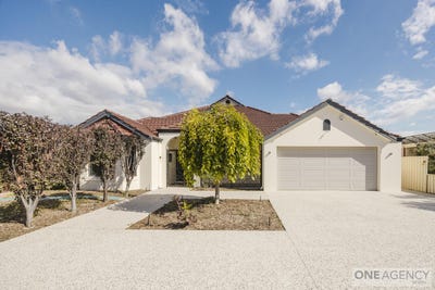 /international/au/20-bramley-loop-madeley-wa-151072692/