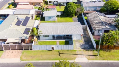/international/au/27-cooloola-crescent-urangan-qld-151479768/