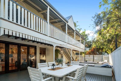 /international/au/128-universal-street-oxenford-qld-152562532/