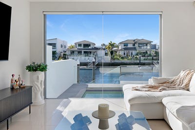 /international/au/2-19-south-quay-drive-biggera-waters-qld-151355608/