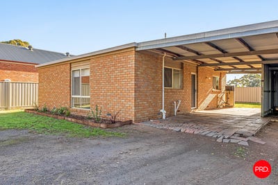 /international/au/1-7a-waratah-road-huntly-vic-151215048/