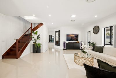 /international/au/8-foxwood-circuit-wakerley-qld-151945080/