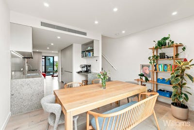 /international/au/7-fortune-avenue-south-kingsville-vic-152031056/