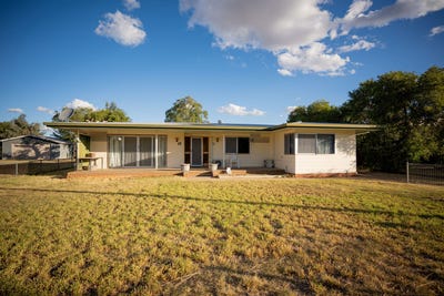 /international/au/48-taylor-street-roma-qld-151082852/