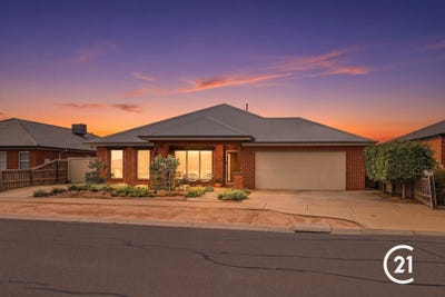 /international/au/12-durif-drive-moama-nsw-150697292/