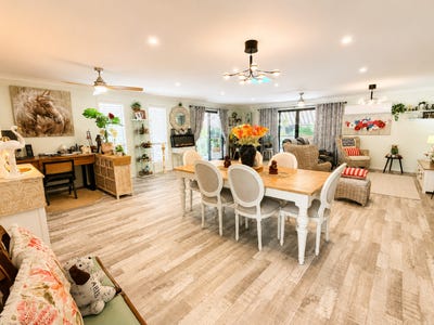/international/au/65-2-40-koplick-road-chambers-flat-qld-151559420/