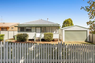 /international/au/266-alderley-street-centenary-heights-qld-150862088/