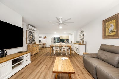 /international/au/2102-1-7-waterford-court-bundall-qld-148493332/