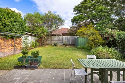 /international/au/35-bouvardia-street-russell-lea-nsw-151057240/