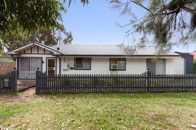 /international/au/37-first-street-broadford-vic-151241036/