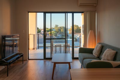 /international/au/15-36-henry-street-east-cannington-wa-151148260/