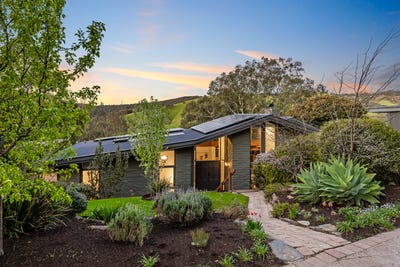 /international/au/149-yarrabee-road-greenhill-sa-152421240/