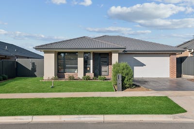 /international/au/8-crowley-street-huntly-vic-151210952/