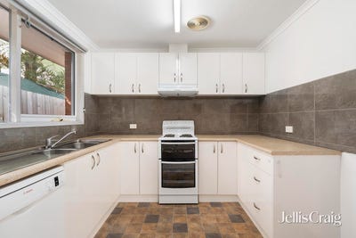 /international/au/2-15-kauri-court-mitcham-vic-152506868/