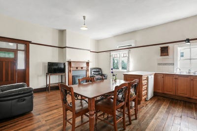 /international/au/17-moore-street-invermay-tas-152527240/