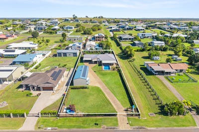 /international/au/12-heritage-outlook-river-heads-qld-151422140/
