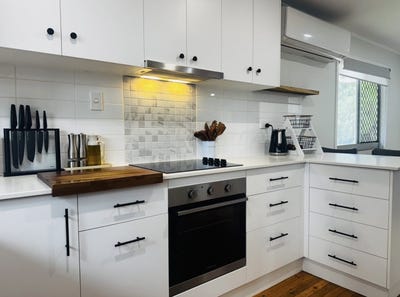 /international/au/7-cobb-court-moranbah-qld-151498412/