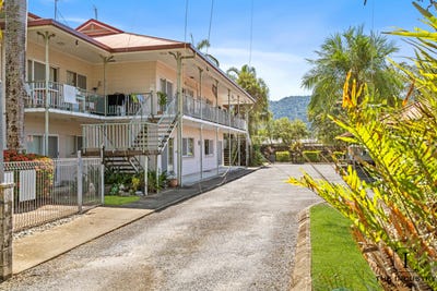 /international/au/8-20-springfield-crescent-manoora-qld-151455496/