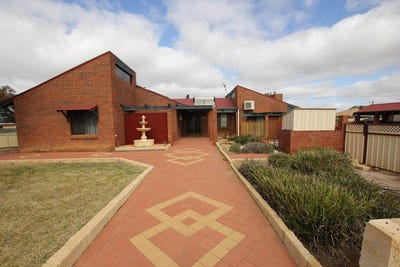 /international/au/1-cowan-way-merredin-wa-148319732/