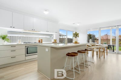 /international/au/12-barrett-street-lancefield-vic-152260888/
