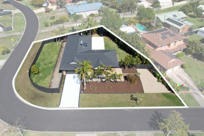 /international/au/14-smout-court-sandstone-point-qld-152255720/