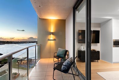 /international/au/604-19-honeysuckle-drive-newcastle-nsw-151206372/