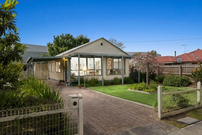 /international/au/24-kingsley-grove-mount-waverley-vic-152681396/