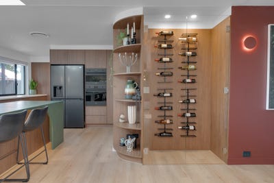 /international/au/44-wistaria-avenue-southport-qld-148283268/