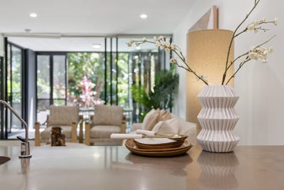 /international/au/303-10-pidgeon-close-west-end-qld-152082664/