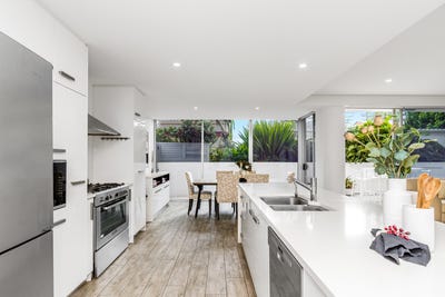 /international/au/1-11-eden-avenue-rainbow-bay-qld-148088280/