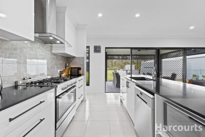 /international/au/26-great-knot-place-boonooroo-qld-151197700/