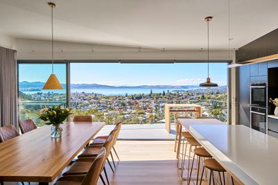 /international/au/28-thelma-drive-west-hobart-tas-150716356/