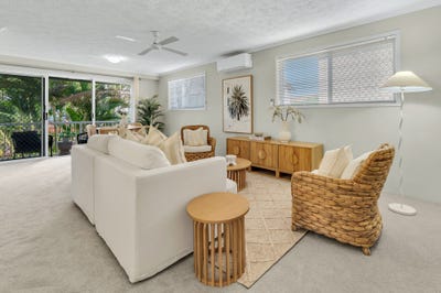 /international/au/33-12-whiting-street-labrador-qld-151554120/