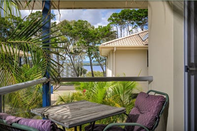 /international/au/2-26-esplanade-tin-can-bay-qld-151213176/